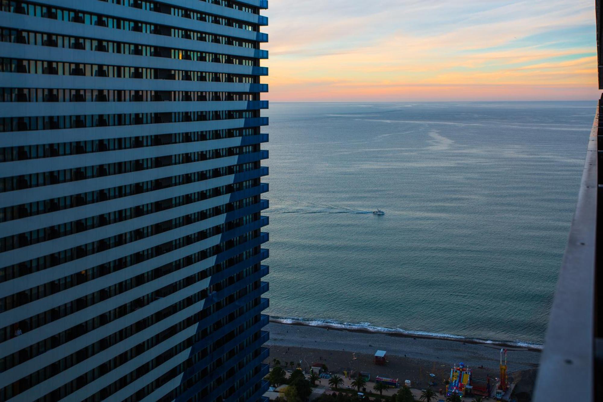 Orbi City Sea View Batumi Exteriör bild